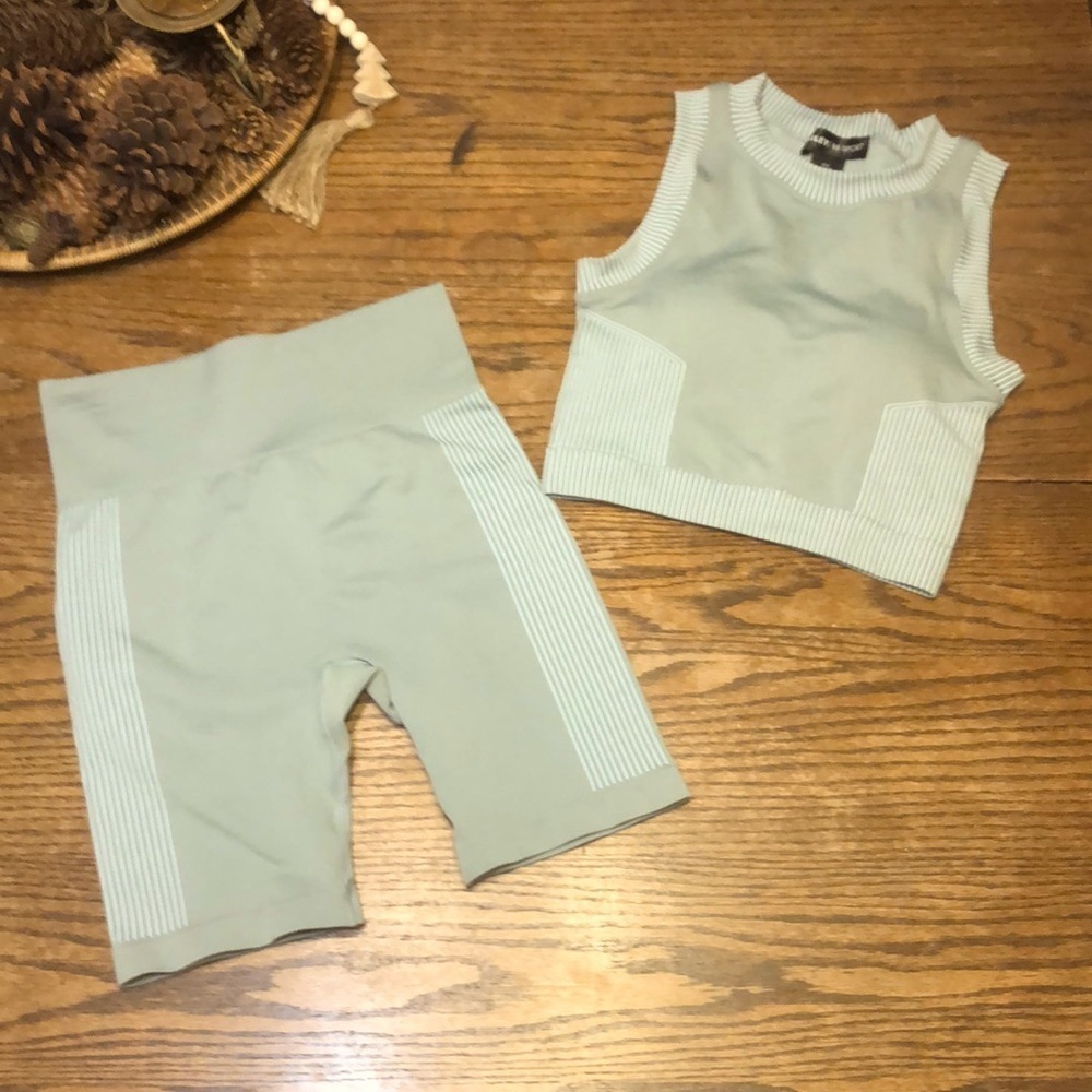 NWOT Bailey 44 Sport tank bike short set